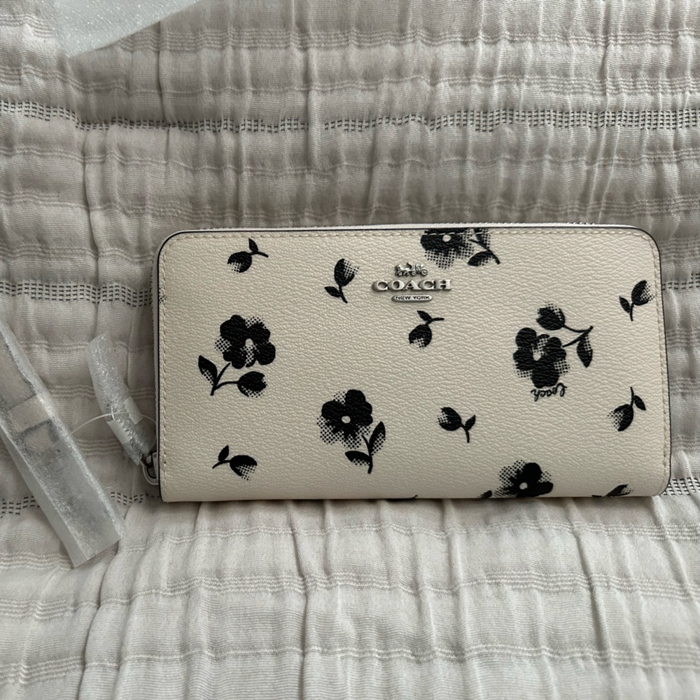Coach Accordian Zip Wallet/Wristlet